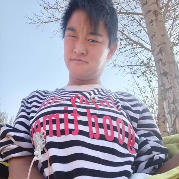 内蒙古24岁单身美女真诚找对象-喀什征婚相亲网